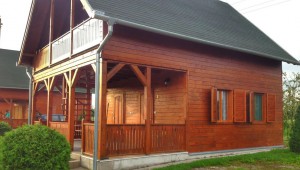 Horgásztó faházzal- 2 és 4 fős apartmanok